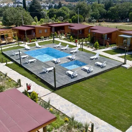 Refreshing Tiny House With Shared Pool And Balcony In Bodrum 펜션